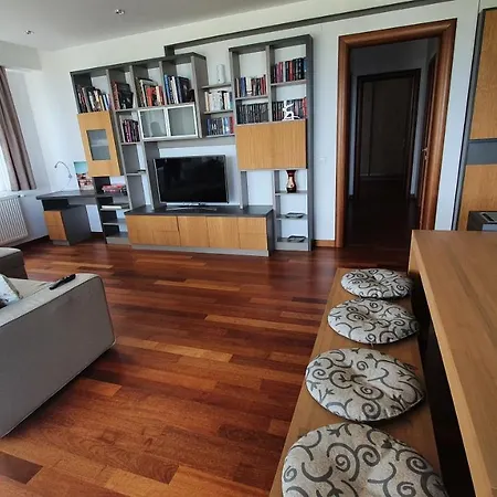 Апартаменти Encore Apartment 1A *