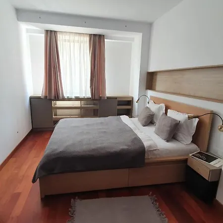 Encore Apartment 1A *